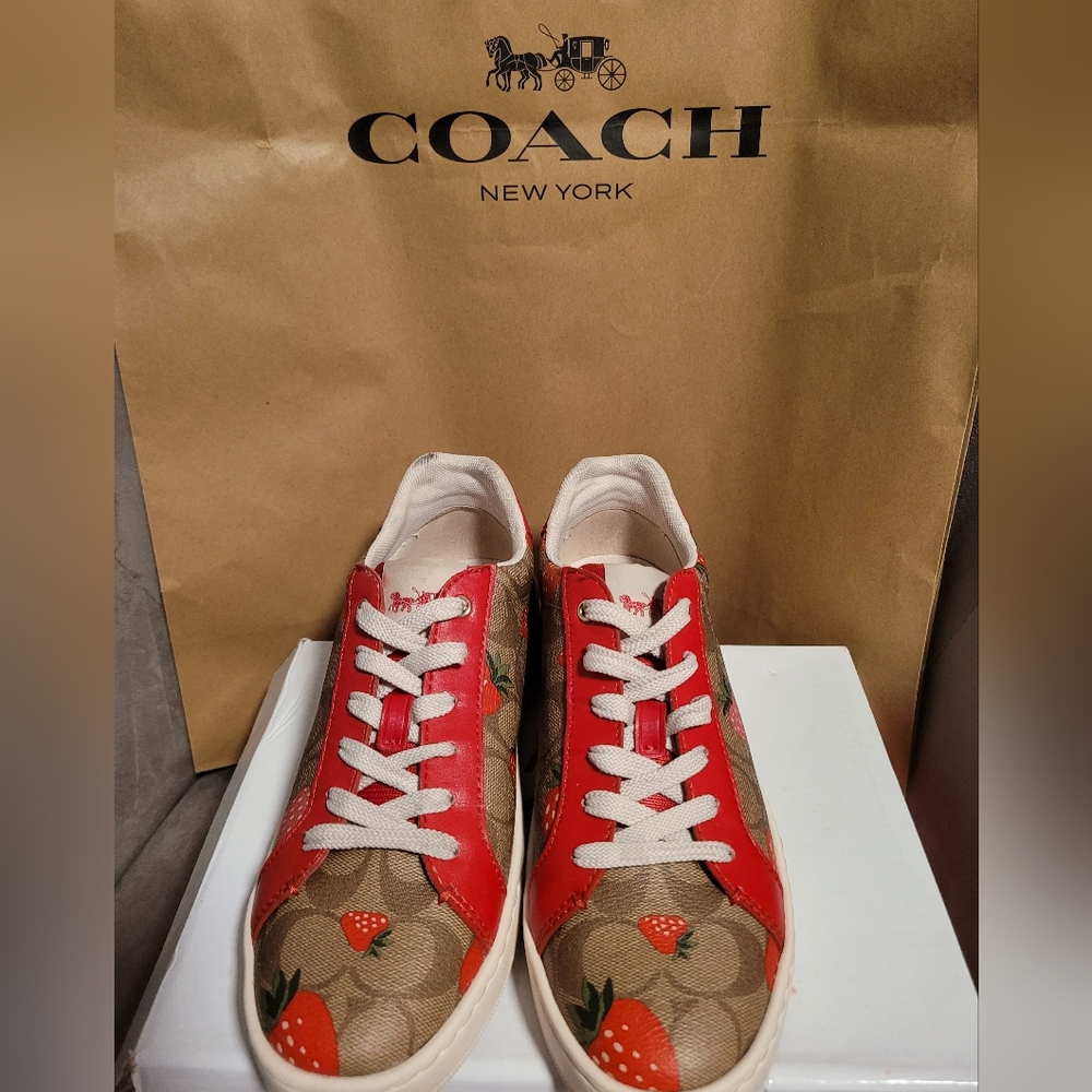 🍓Coach Clip Low Top Sneaker In Signature With Wild Strawberry Print CJ502🍓
